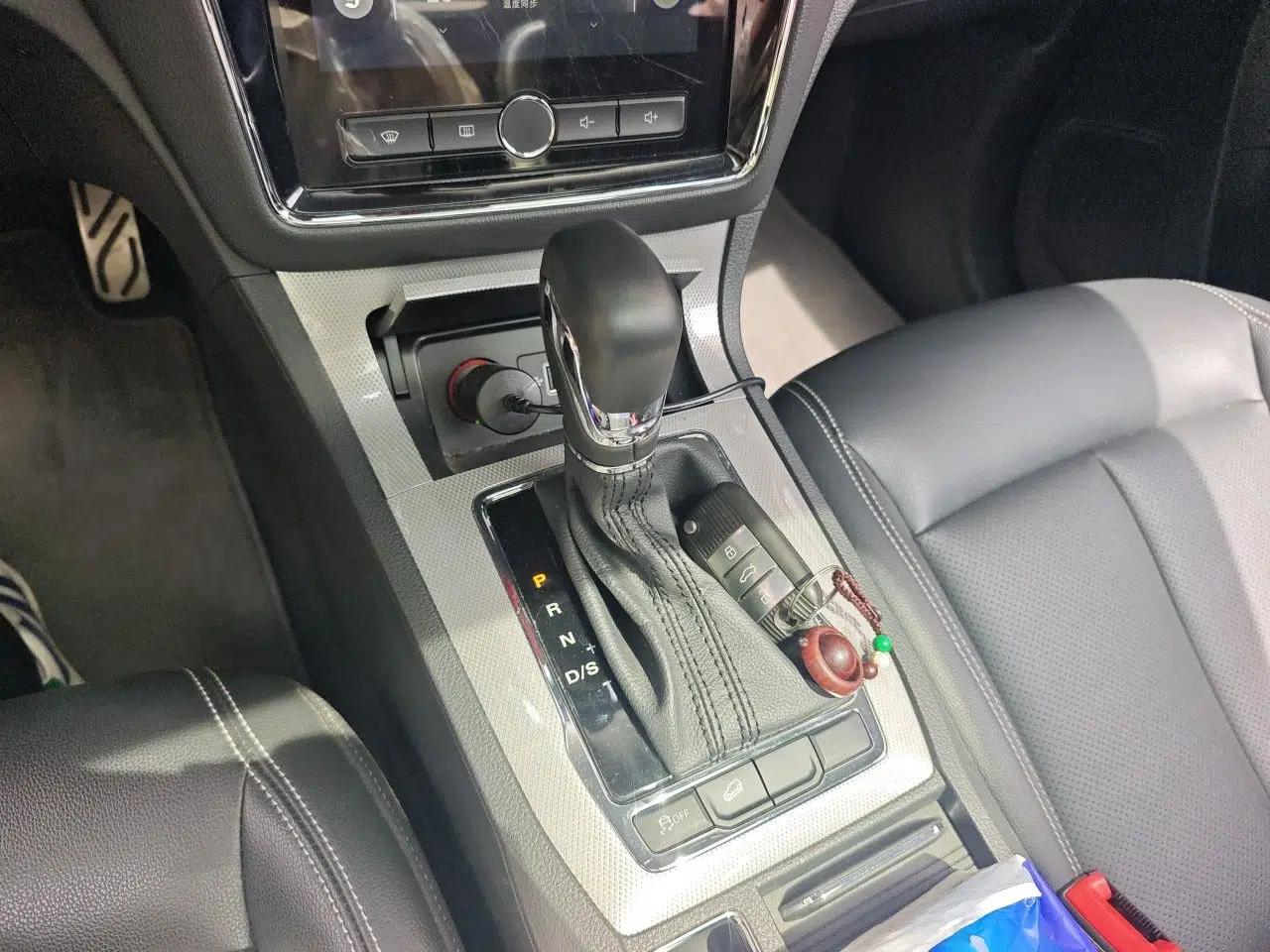 Roewe RX5 2016 20T Two-Wheel Drive Automatic Internet Smart Edition — миниатюра 11