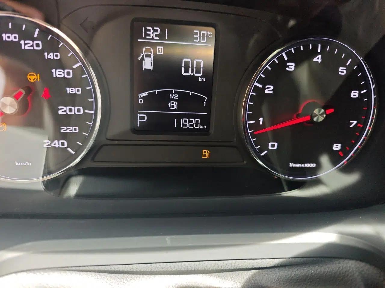 Roewe RX5 2016 20T Two-Wheel Drive Automatic Internet Smart Edition — миниатюра 9