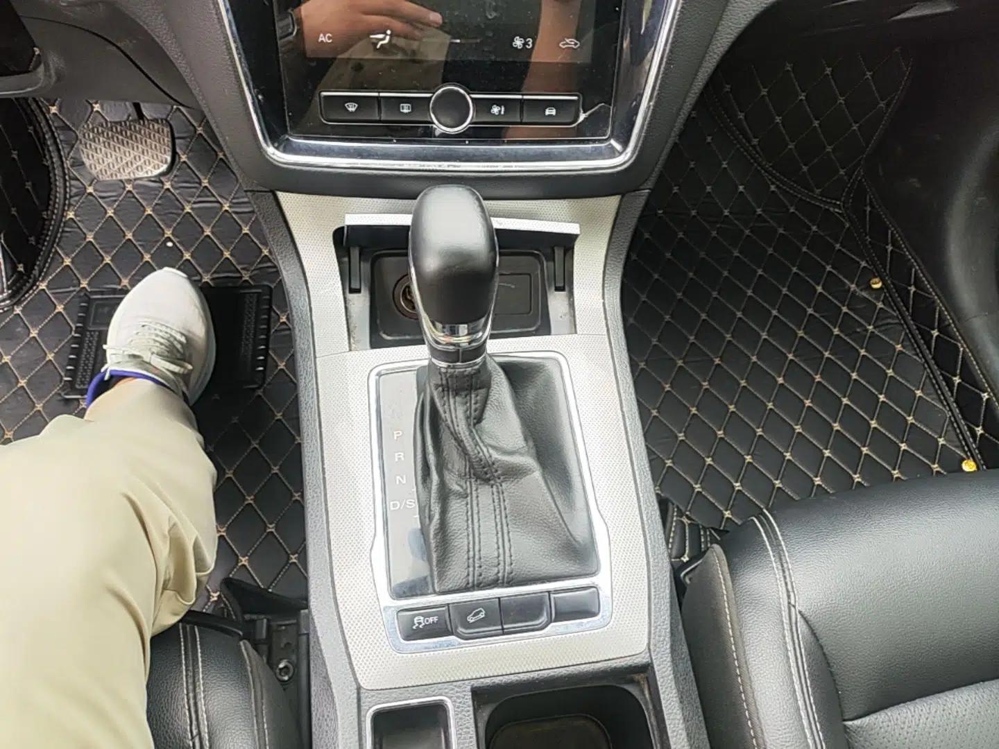 Roewe RX5 2020 20T Automatic 4G Connected Million Edition — миниатюра 16
