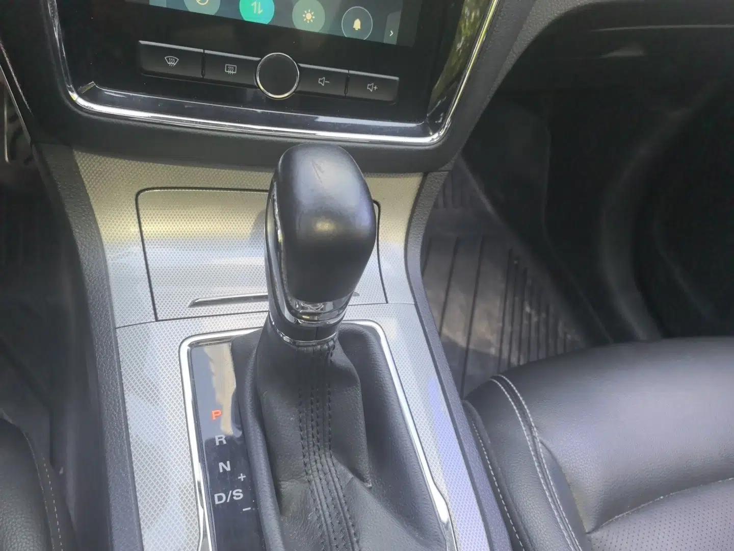 Roewe RX5 2016 30T Two-Wheel Drive Automatic Internet Smart Edition — миниатюра 15