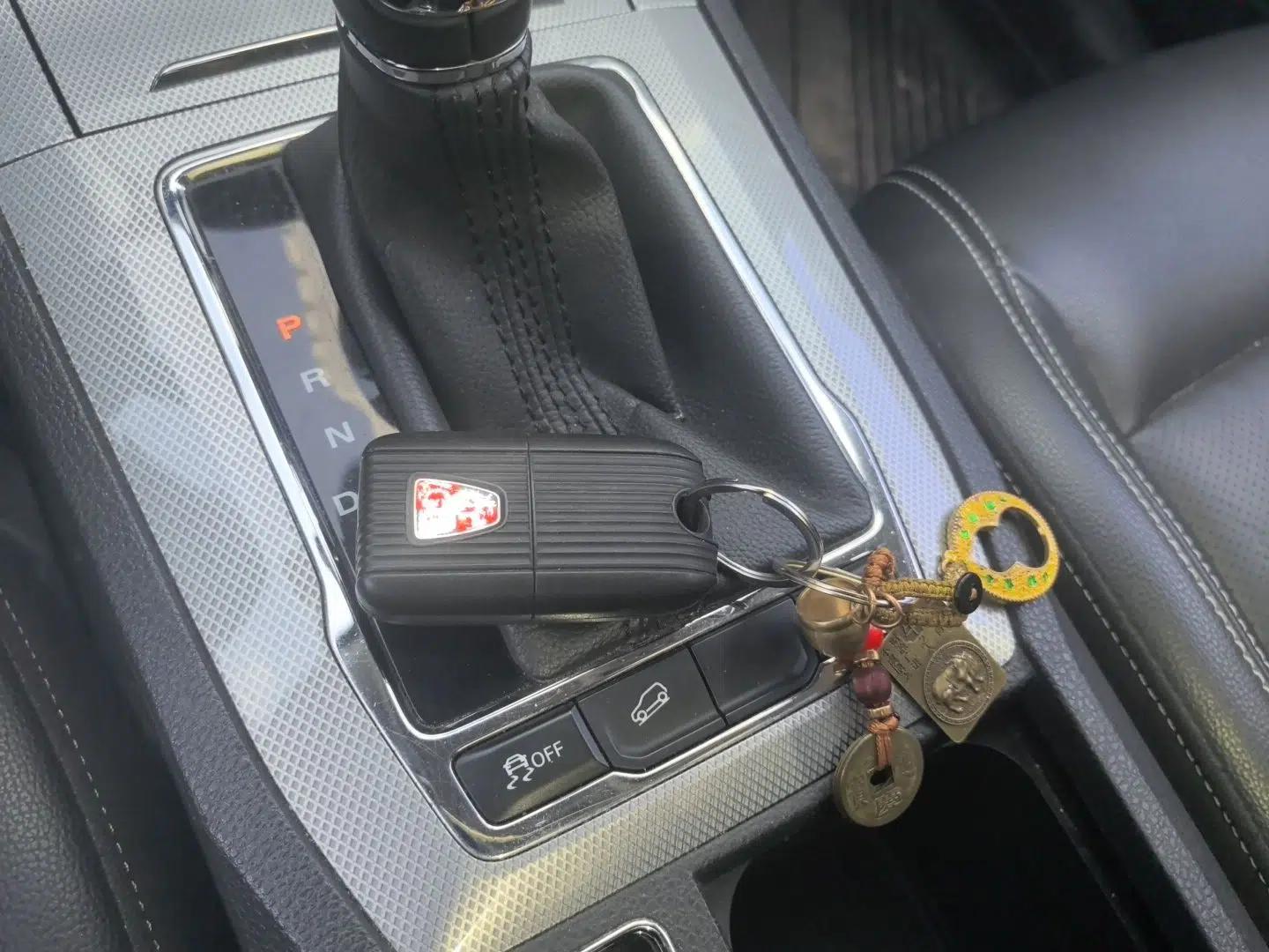 Roewe RX5 2016 30T Two-Wheel Drive Automatic Internet Smart Edition — миниатюра 9