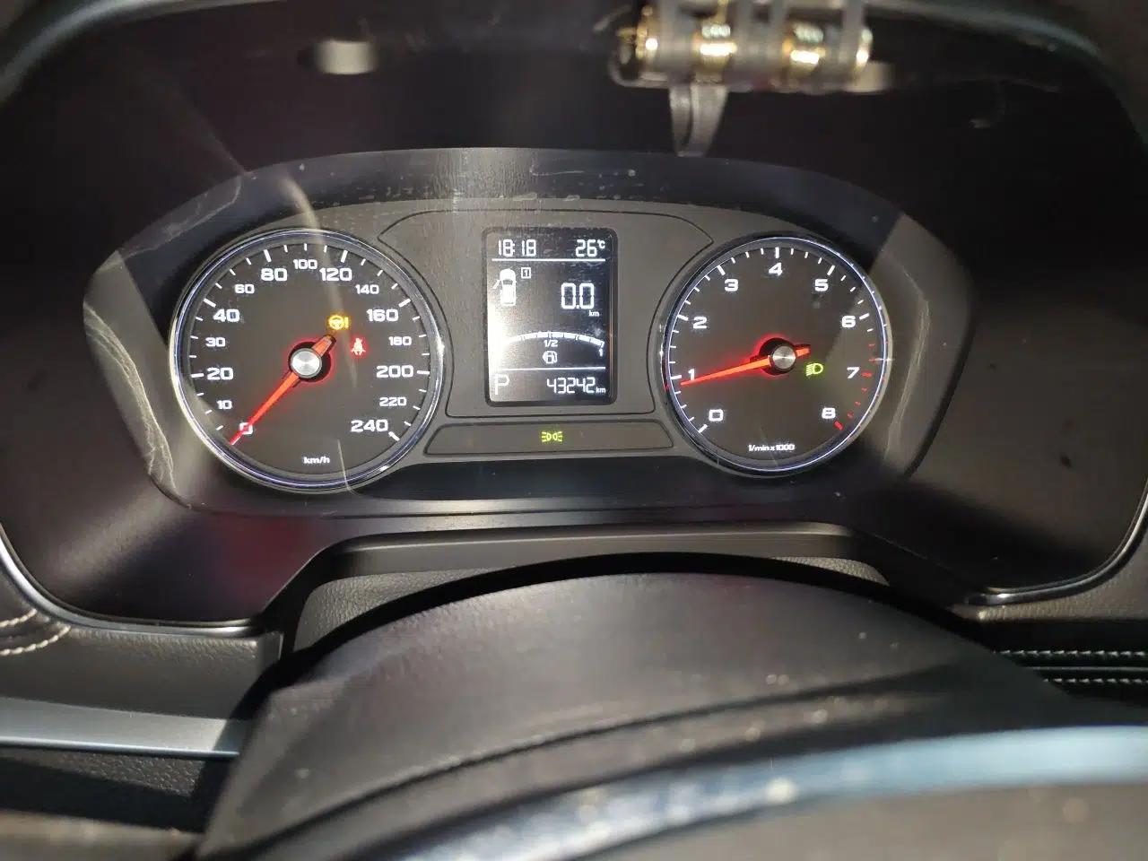 Roewe RX5 2016 20T Two-Wheel Drive Automatic Internet Smart Edition — миниатюра 11