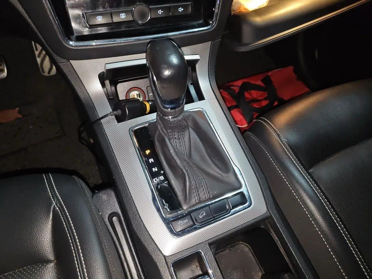 Roewe RX5 2016 20T Two-Wheel Drive Automatic Internet Smart Edition — миниатюра 13
