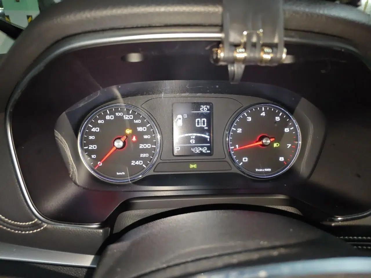 Roewe RX5 2016 20T Two-Wheel Drive Automatic Internet Smart Edition — миниатюра 10