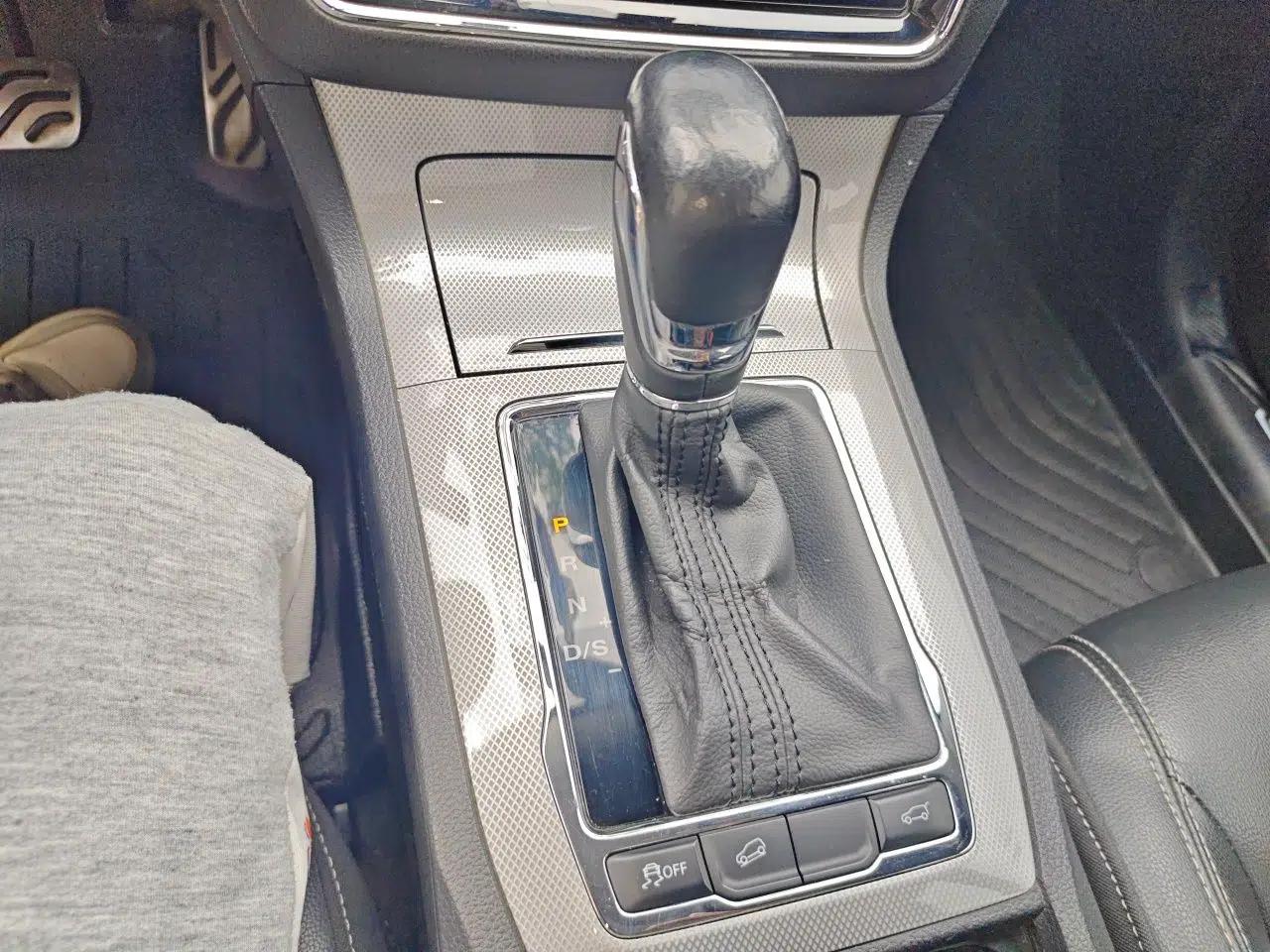 Roewe RX5 2018 20T Two-Wheel Drive Automatic Internet Smart Edition — миниатюра 15