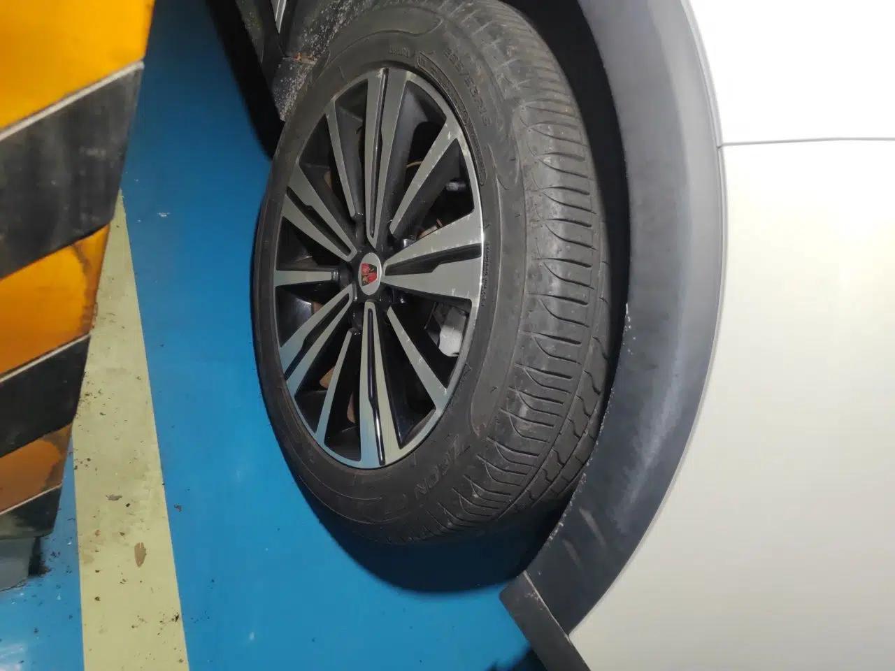 Roewe RX5 2019 20T Two-Wheel Drive Automatic Ali Smart Connectivity Platinum Edition — миниатюра 8
