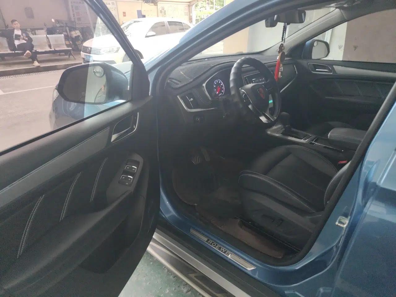 Roewe RX5 2016 20T Two-Wheel Drive Automatic Internet Smart Edition — миниатюра 17