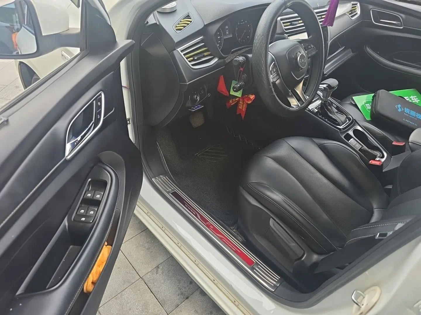 Roewe i5 2019 1.5L Automatic 4G Connected Langhao Edition — миниатюра 17