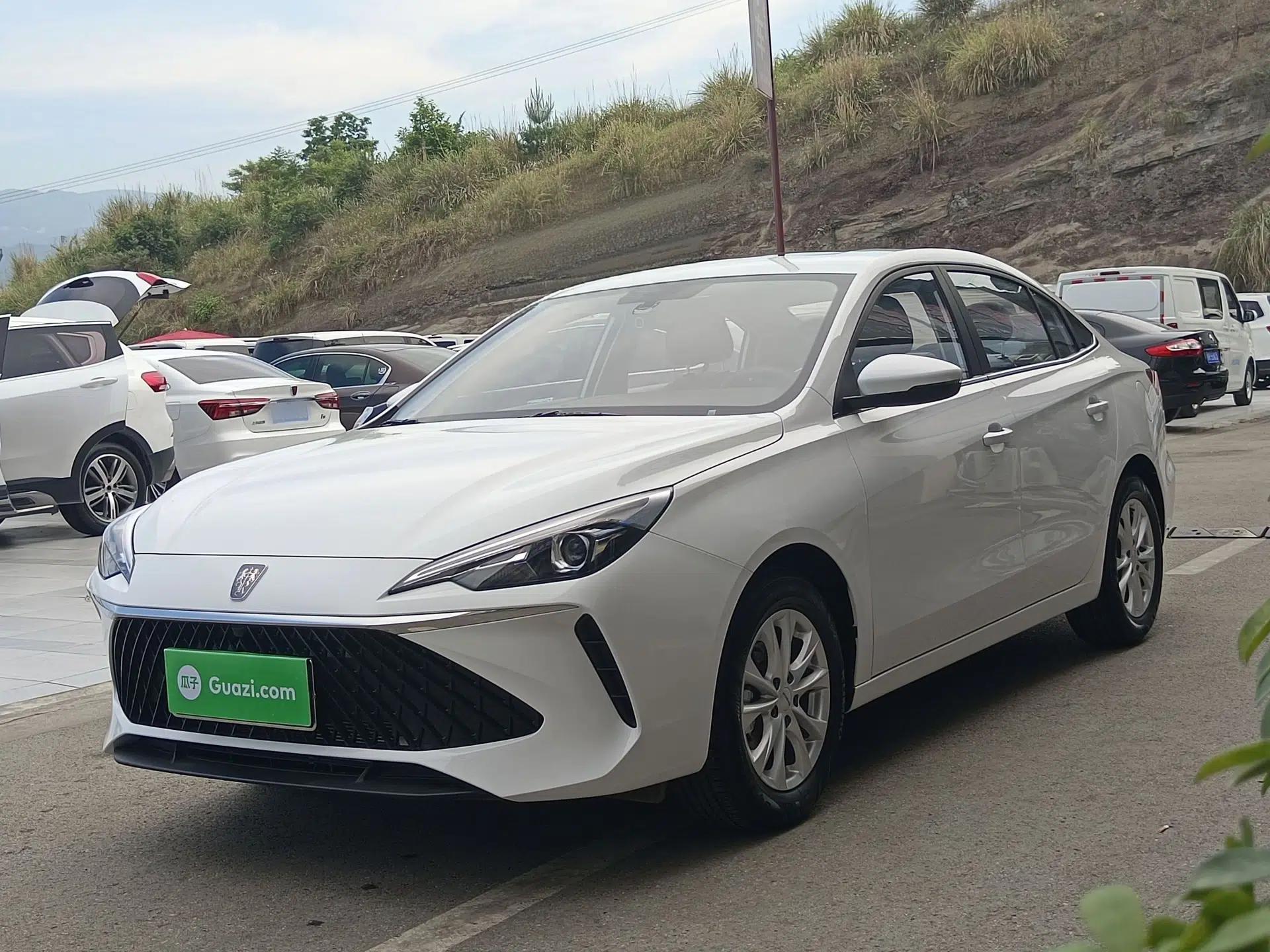 Roewe i5 2023 1.5L CVT Luxury Edition — миниатюра 1