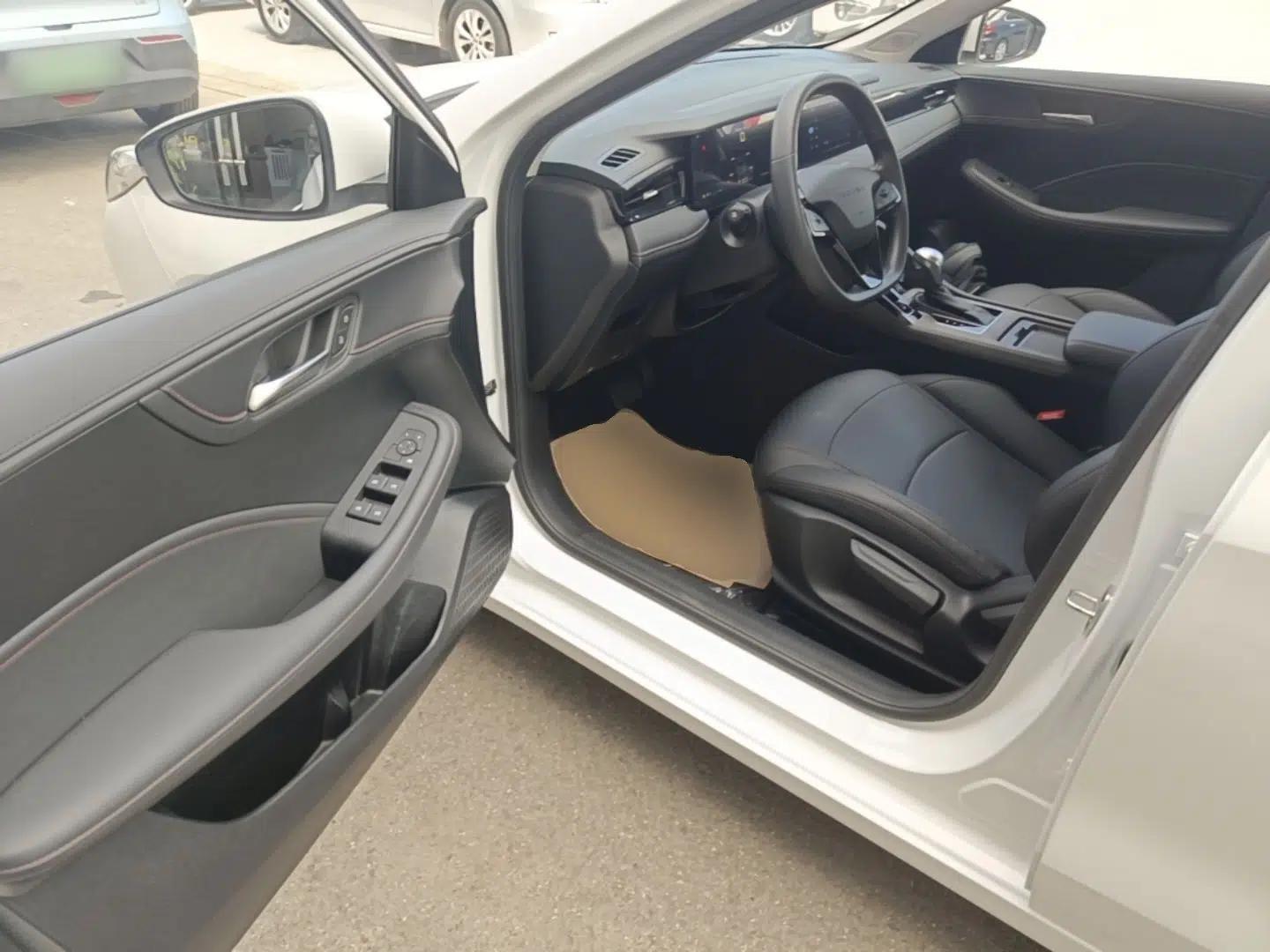 Roewe i5 2023 1.5L CVT Luxury Edition — миниатюра 19