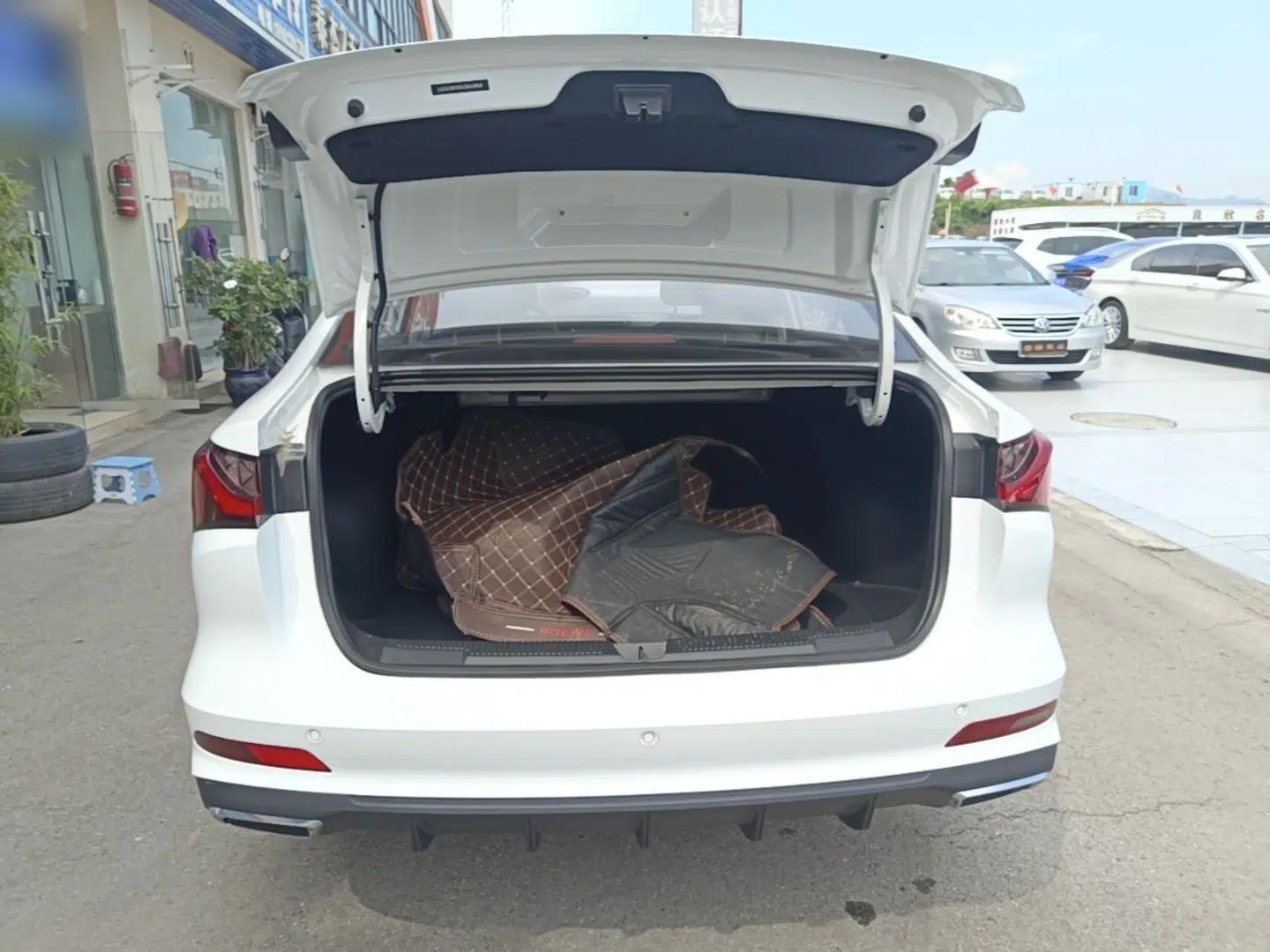 Roewe i5 2023 1.5L CVT Luxury Edition — миниатюра 22