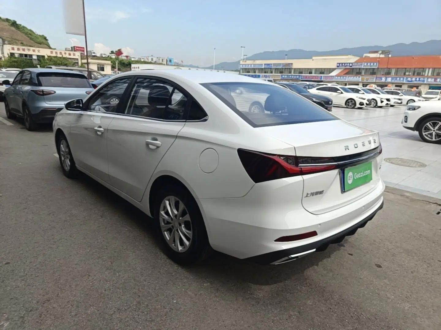 Roewe i5 2023 1.5L CVT Luxury Edition — миниатюра 4