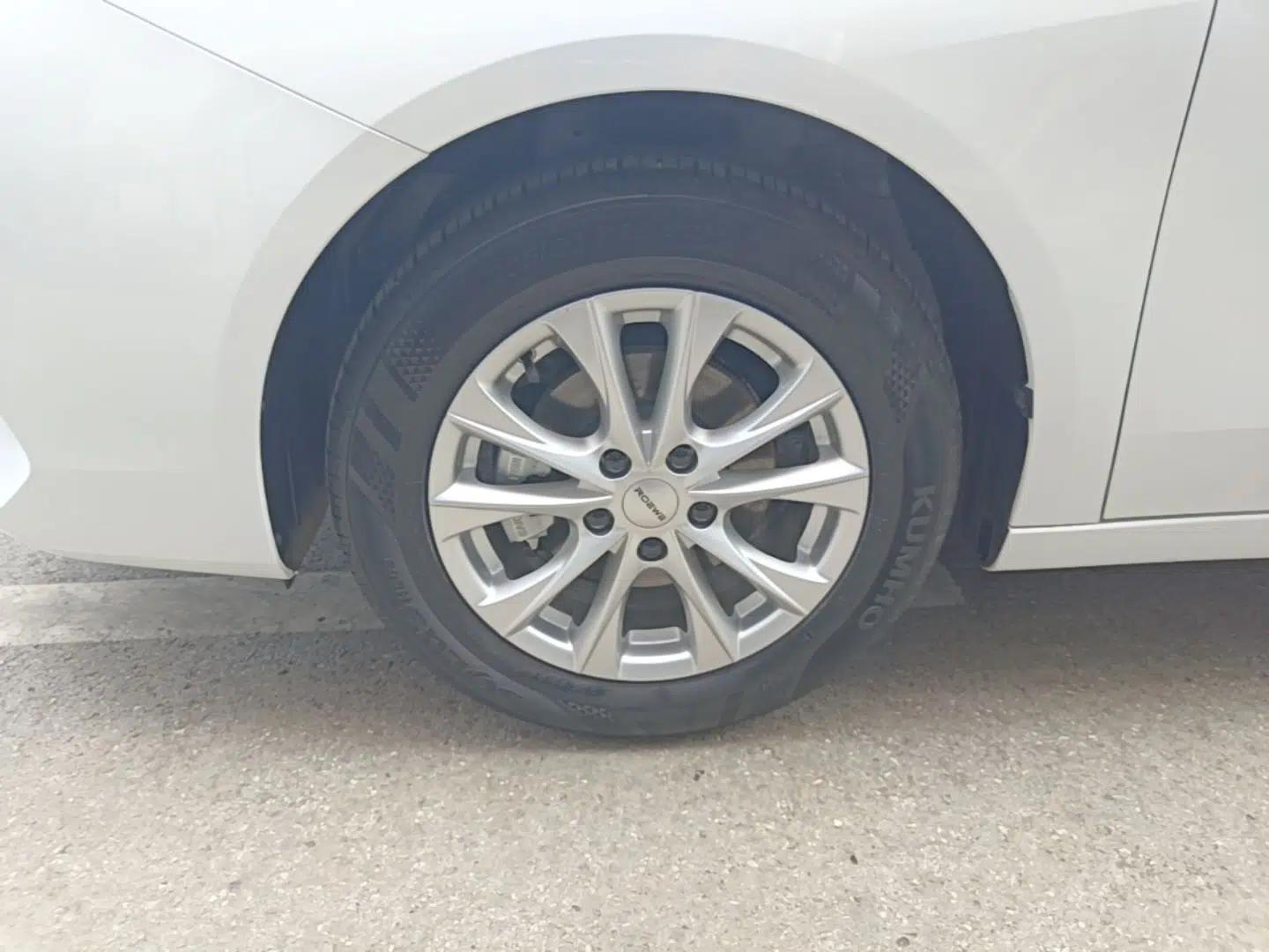 Roewe i5 2023 1.5L CVT Luxury Edition — миниатюра 8
