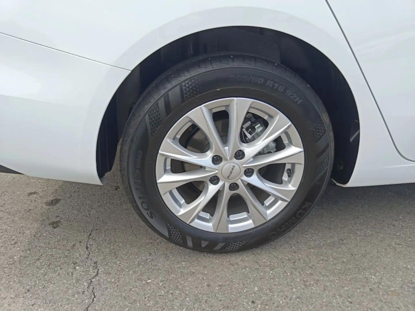 Roewe i5 2023 1.5L CVT Luxury Edition — миниатюра 10