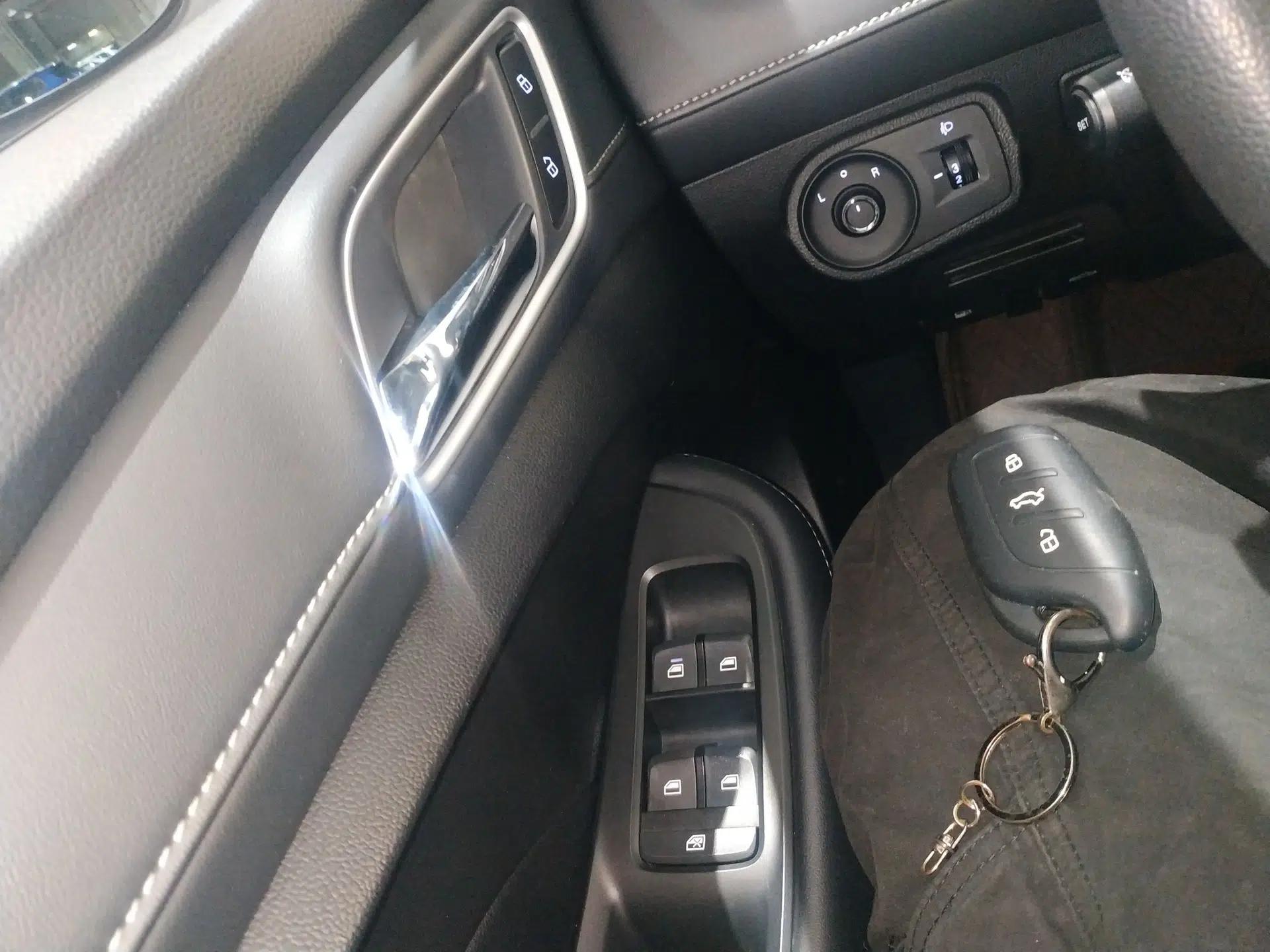 Roewe i5 2020 1.5L Automatic 4G Connect Luxury Flagship Edition — миниатюра 12