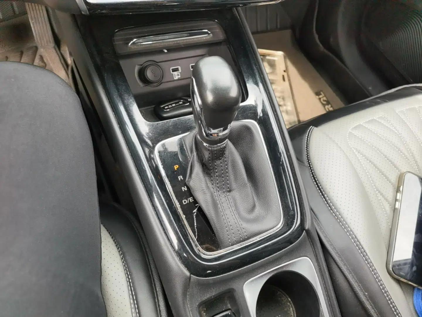 Roewe i5 2020 1.5L Automatic 4G Connect Luxury Flagship Edition — миниатюра 17