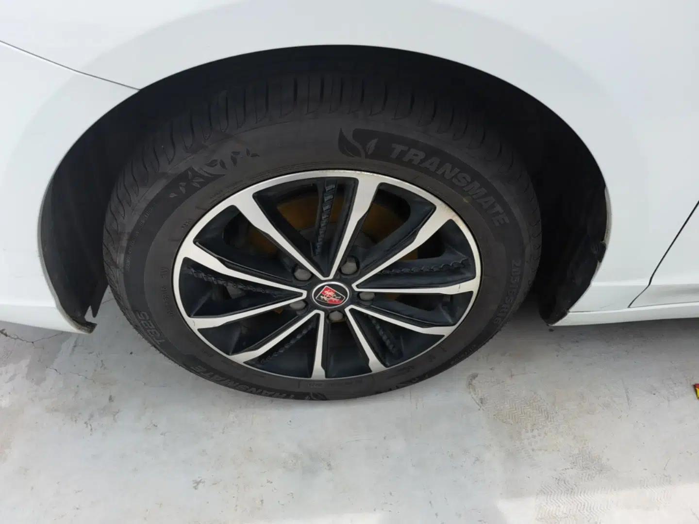 Roewe i5 2020 1.5L Automatic 4G Connect Luxury Flagship Edition — миниатюра 8