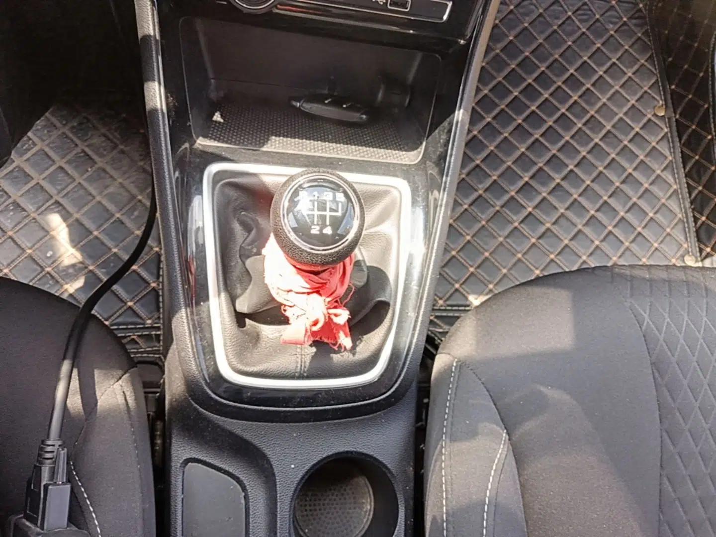 Roewe i5 2020 1.5L Manual 4G Connect Luxury Edition — миниатюра 17
