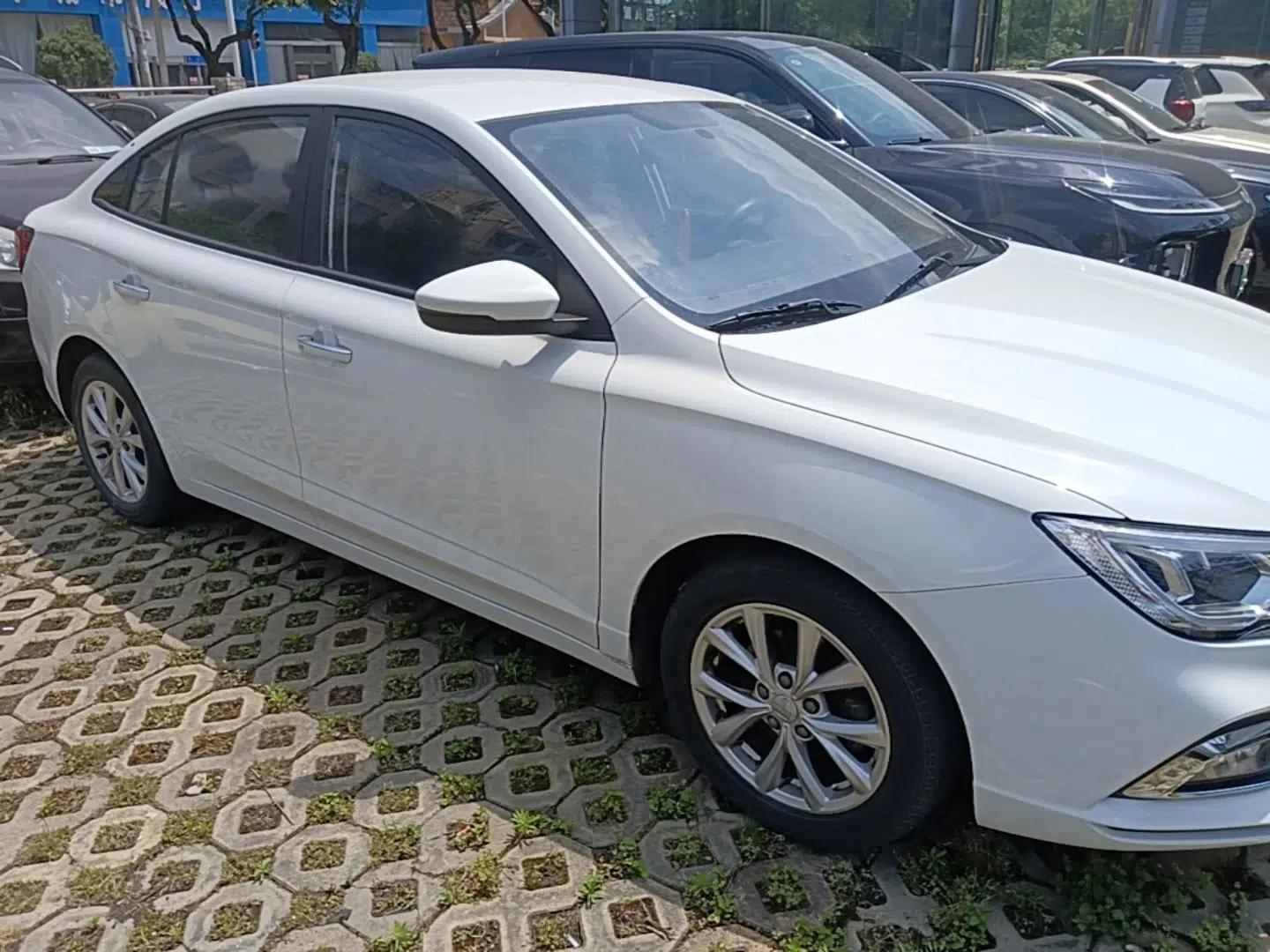 Roewe i5 2020 1.5L Manual 4G Connect Luxury Edition — миниатюра 3