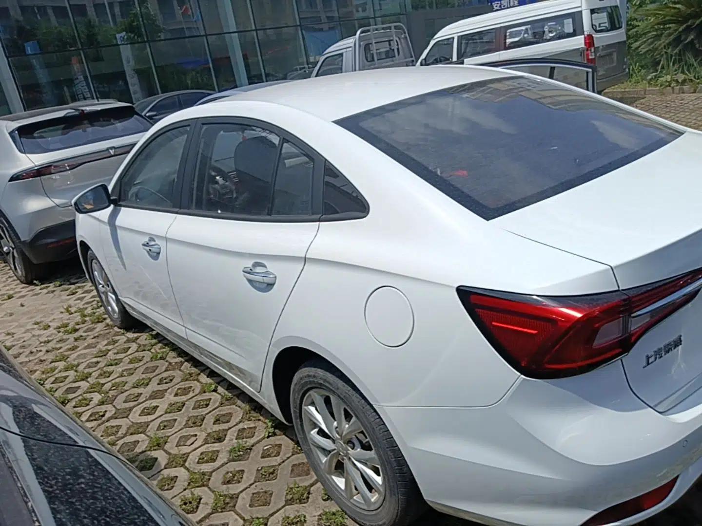 Roewe i5 2020 1.5L Manual 4G Connect Luxury Edition — миниатюра 4