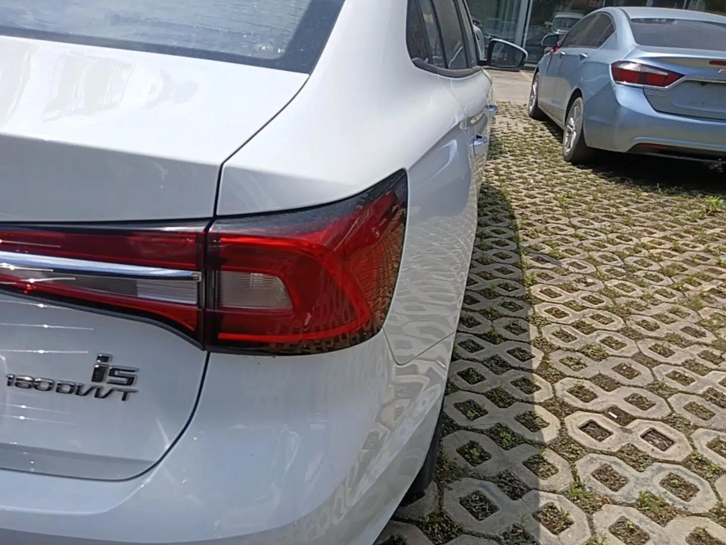 Roewe i5 2020 1.5L Manual 4G Connect Luxury Edition — миниатюра 7