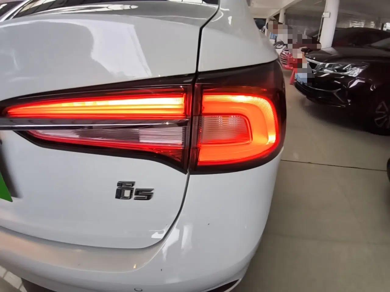 Roewe i5 2019 1.5L Manual 4G Connectable Langhao Edition — миниатюра 7