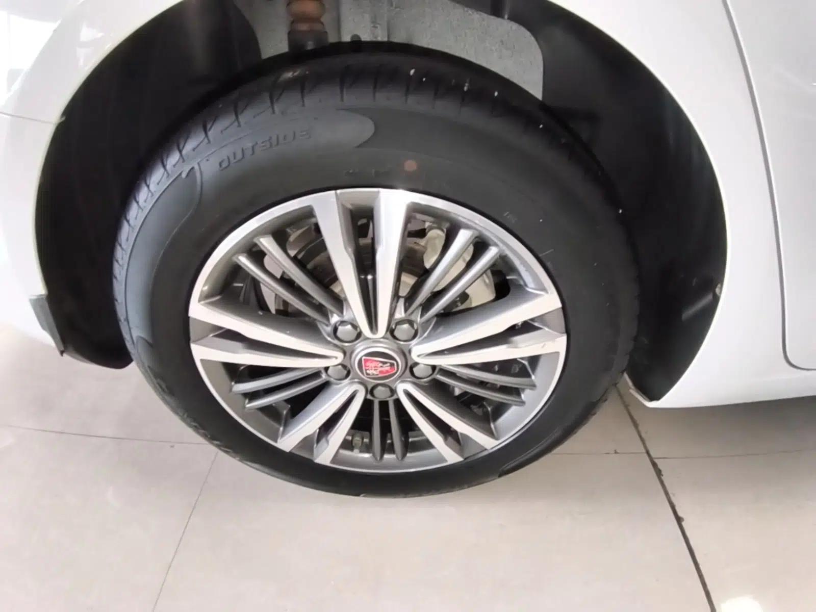 Roewe i5 2019 1.5L Manual 4G Connectable Langhao Edition — миниатюра 10