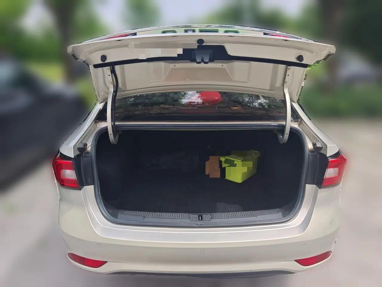 Roewe i5 2020 1.5L Automatic 4G Connect Luxury Flagship Edition — миниатюра 20