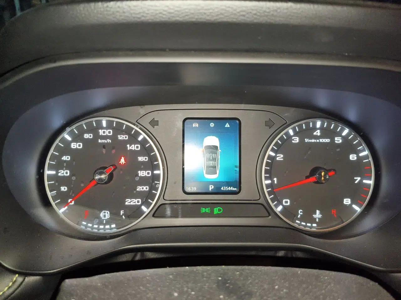 Roewe i5 2021 1.5L CVT Platinum Edition — миниатюра 13
