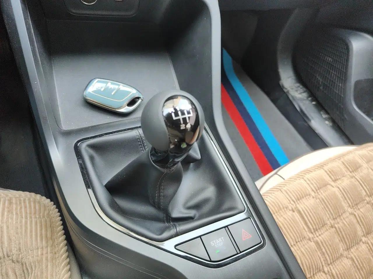 Roewe i5 2023 1.5L Manual Comfort Edition — миниатюра 15