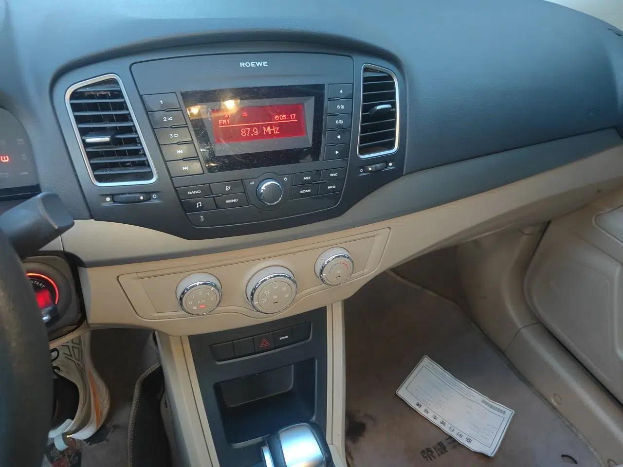 Roewe 350 2015 1.5L Automatic Luxury Sunroof Edition — миниатюра 14