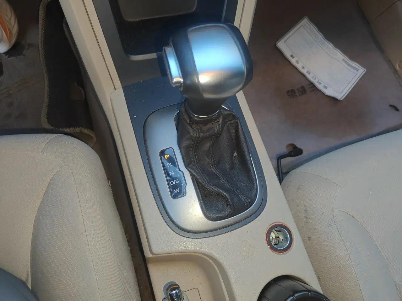 Roewe 350 2015 1.5L Automatic Luxury Sunroof Edition — миниатюра 15