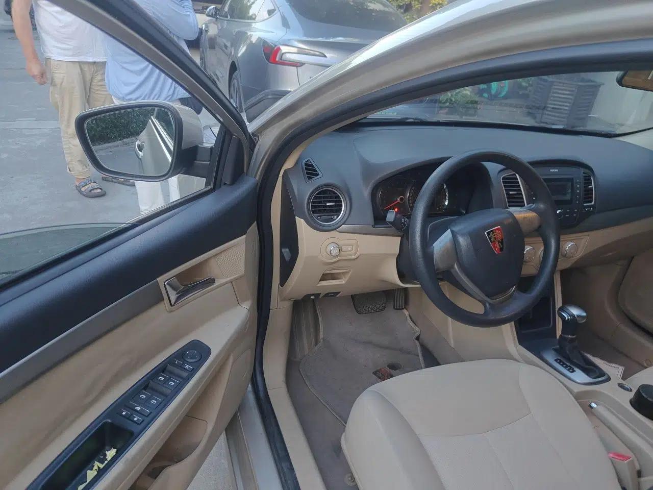 Roewe 350 2015 1.5L Automatic Luxury Sunroof Edition — миниатюра 17