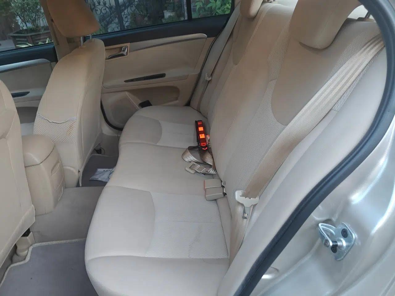 Roewe 350 2015 1.5L Automatic Luxury Sunroof Edition — миниатюра 18