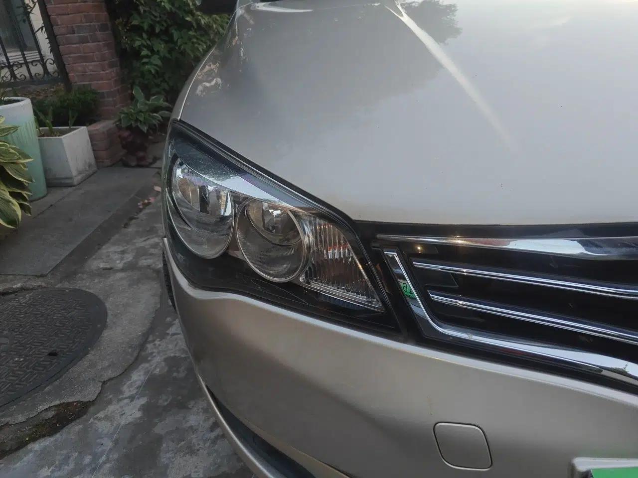 Roewe 350 2015 1.5L Automatic Luxury Sunroof Edition — миниатюра 7