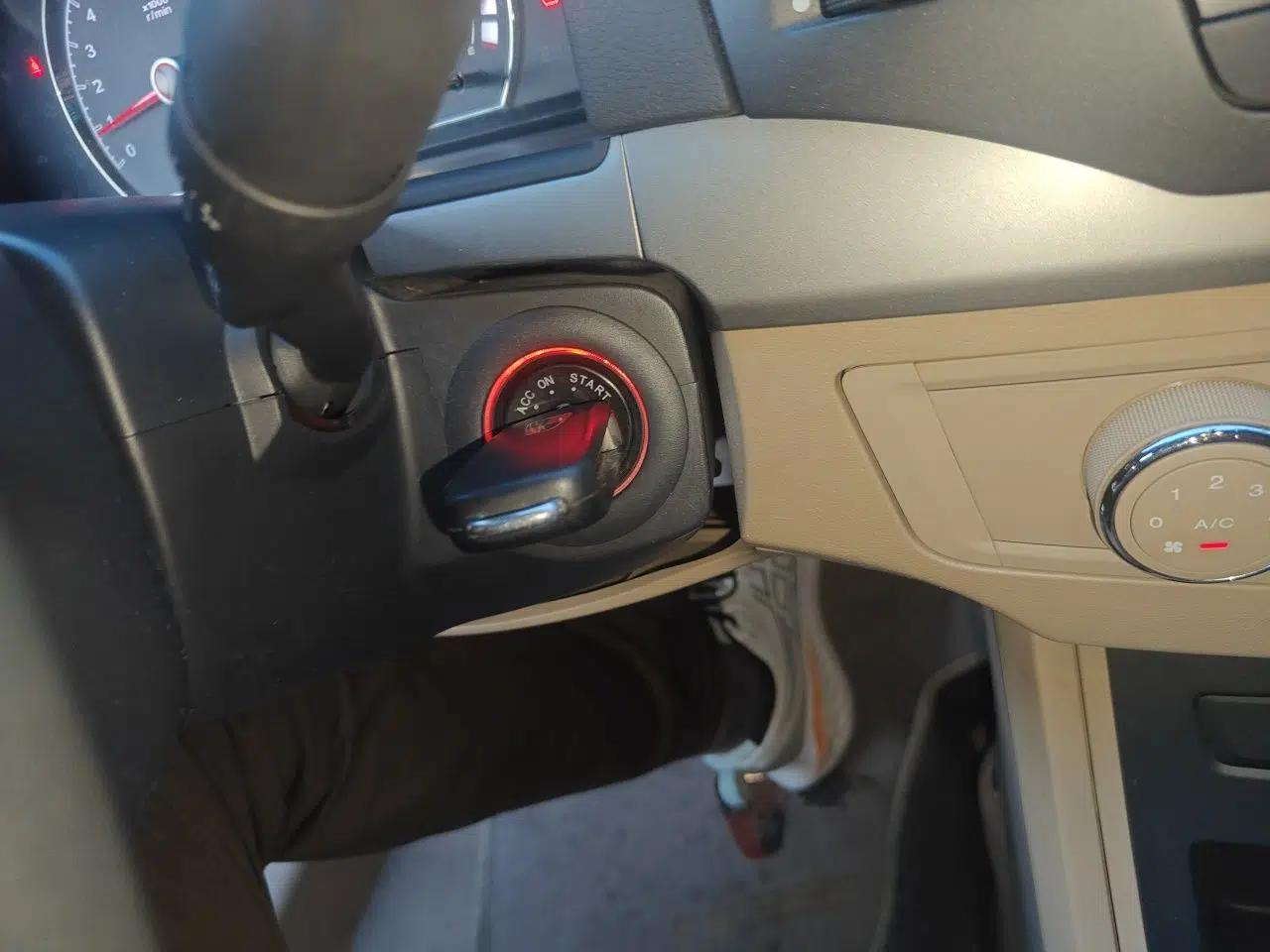 Roewe 350 2015 1.5L Automatic Luxury Sunroof Edition — миниатюра 9