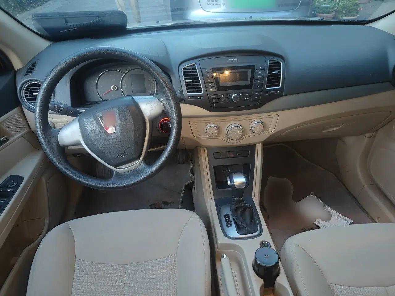 Roewe 350 2015 1.5L Automatic Luxury Sunroof Edition — миниатюра 10