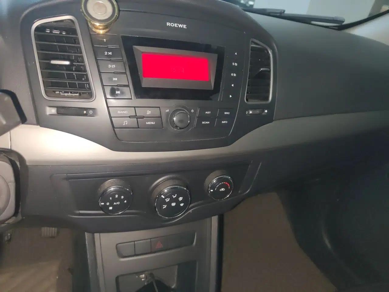 Roewe 350 2014 1.5L Automatic Xunda Edition — миниатюра 14