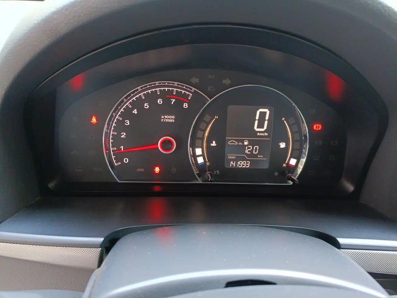 Roewe 350 2013 350C 1.5L Manual Swift Edition — миниатюра 12