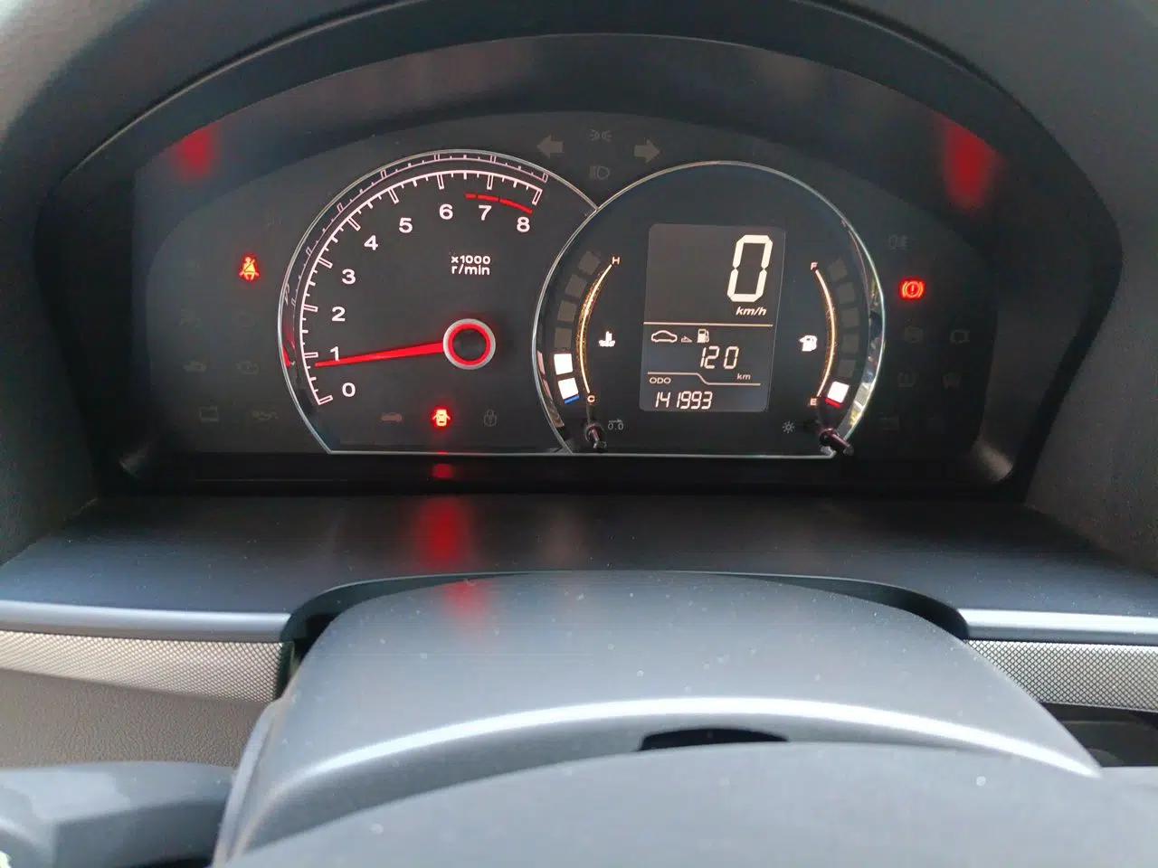 Roewe 350 2013 350C 1.5L Manual Swift Edition — миниатюра 13