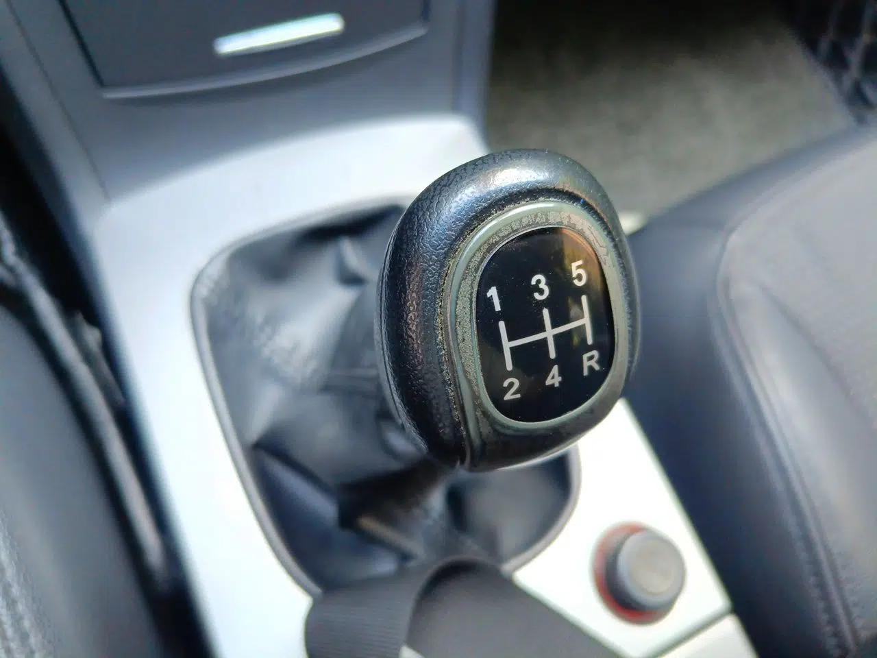 Roewe 350 2013 350C 1.5L Manual Swift Edition — миниатюра 15