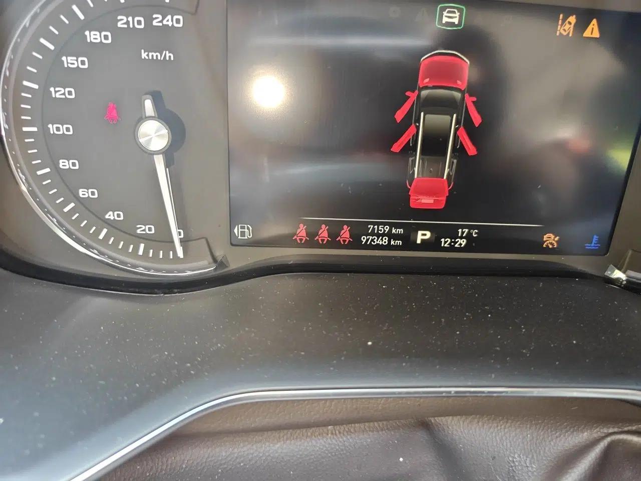 Roewe RX8 2018 30T Smart Connectivity Two-Wheel Drive Supreme Edition — миниатюра 13