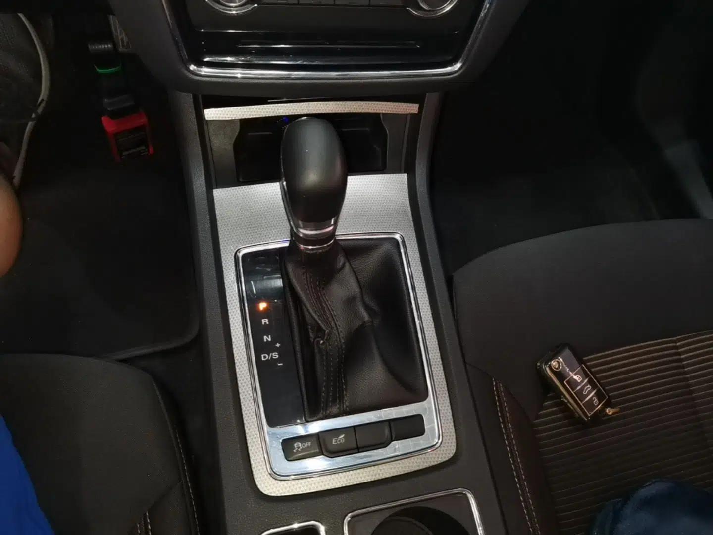 Roewe i6 2019 PLUS 1.6L CVT 4G Connected Luxury Deluxe Edition — миниатюра 17