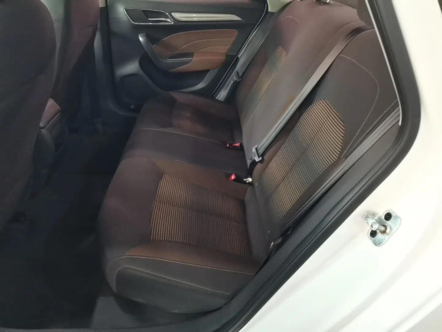 Roewe i6 2019 PLUS 1.6L CVT 4G Connected Luxury Deluxe Edition — миниатюра 20