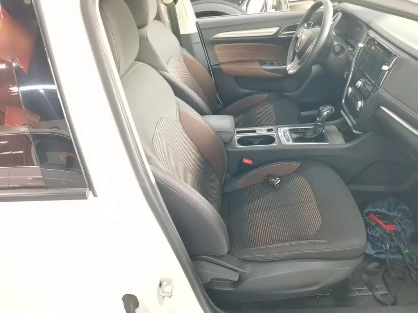 Roewe i6 2019 PLUS 1.6L CVT 4G Connected Luxury Deluxe Edition — миниатюра 23