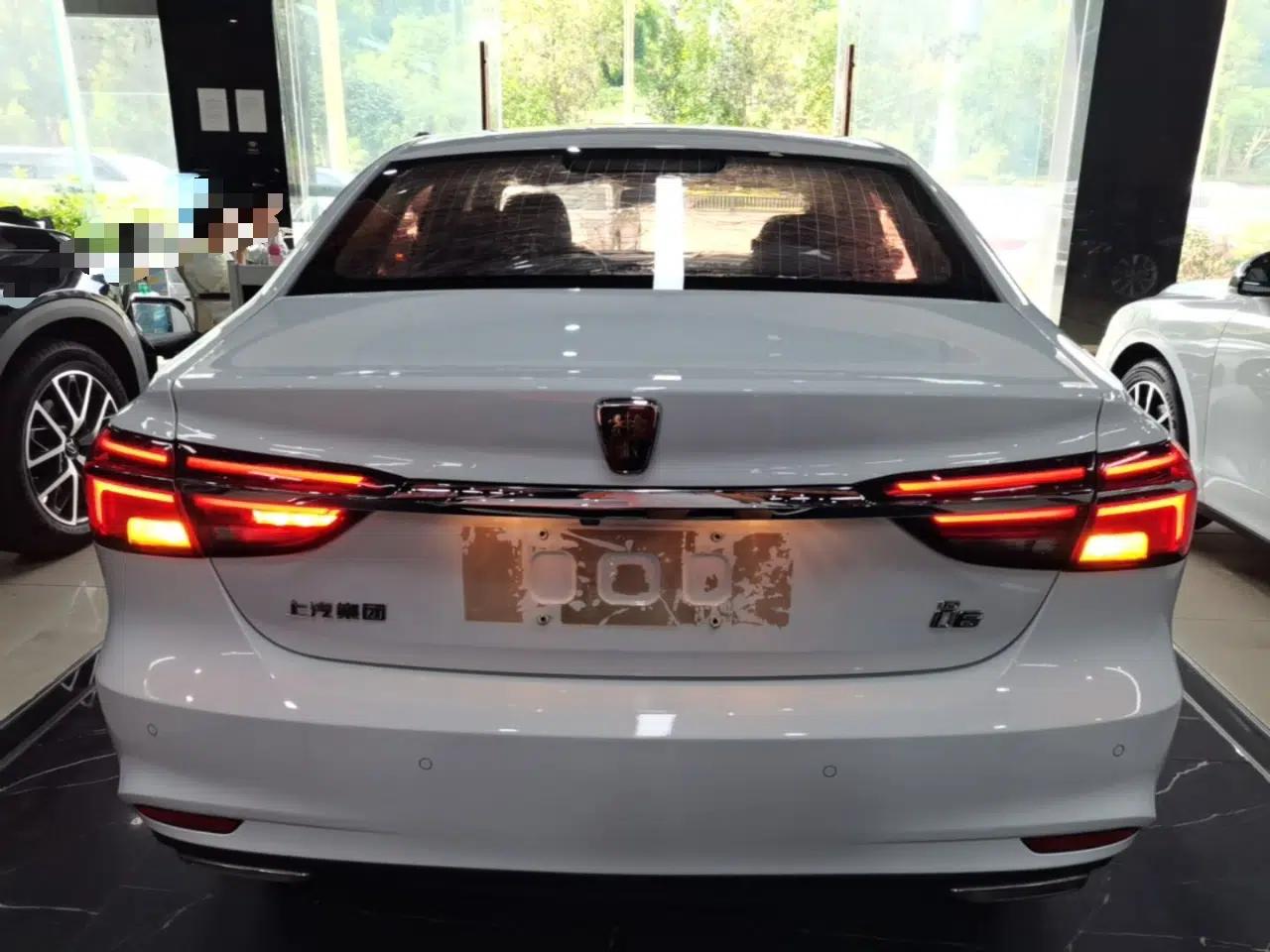 Roewe i6 2019 PLUS 1.6L CVT 4G Connected Luxury Deluxe Edition — миниатюра 5