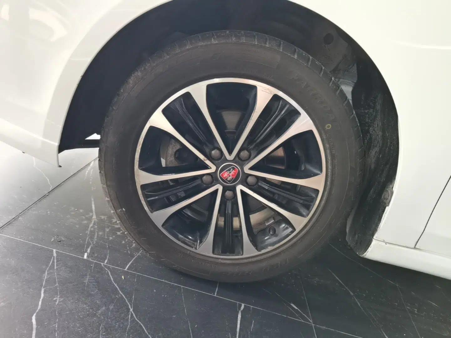 Roewe i6 2019 PLUS 1.6L CVT 4G Connected Luxury Deluxe Edition — миниатюра 8