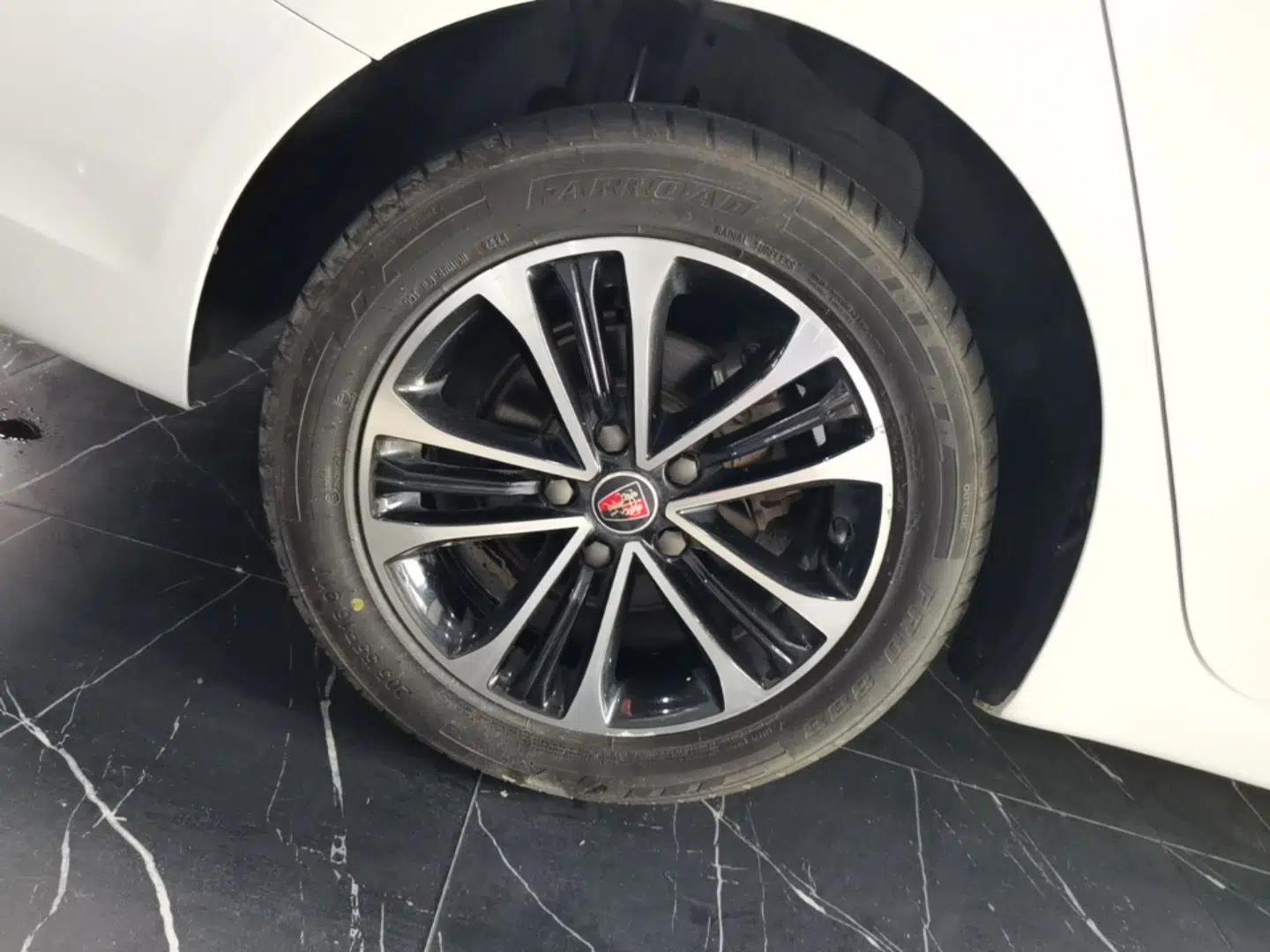 Roewe i6 2019 PLUS 1.6L CVT 4G Connected Luxury Deluxe Edition — миниатюра 10