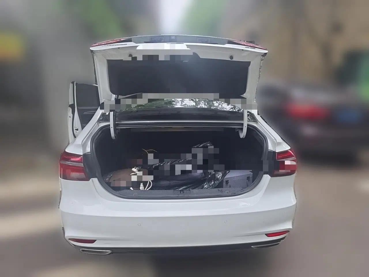 Roewe i6 2018 20T Automatic Internet Smart Edition — миниатюра 20