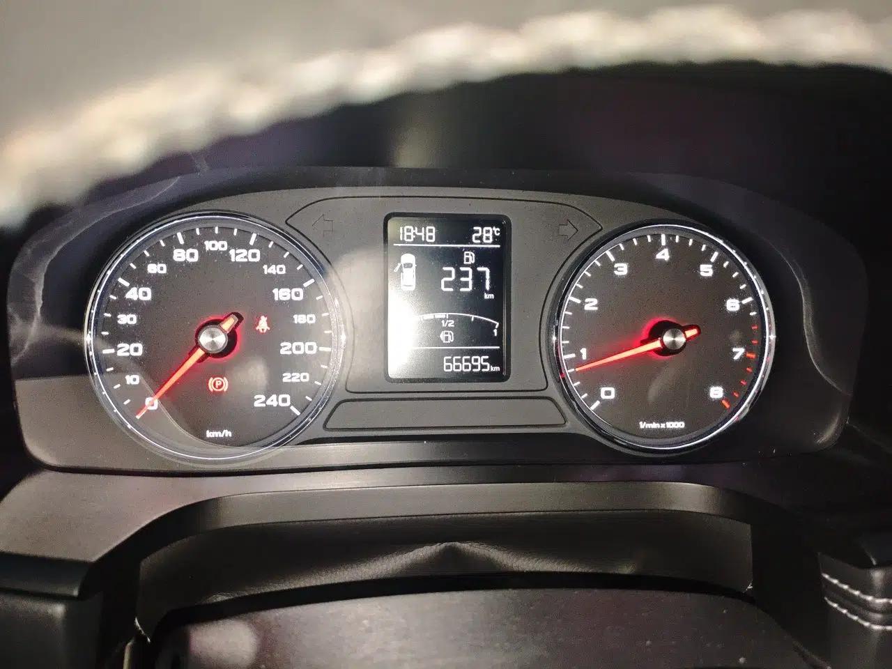 Roewe i6 2018 20T Automatic Flagship Edition — миниатюра 12